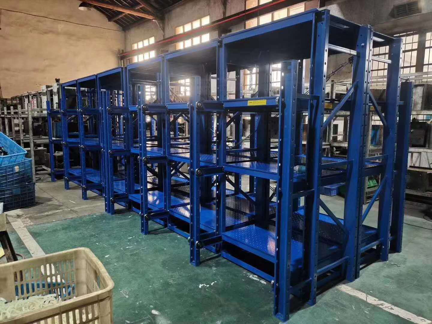 卧式模具货架投入使用 现场图片展现高效仓储新体验